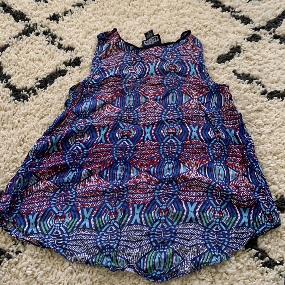Angie Keyhole Tank - Picture 3 of 3